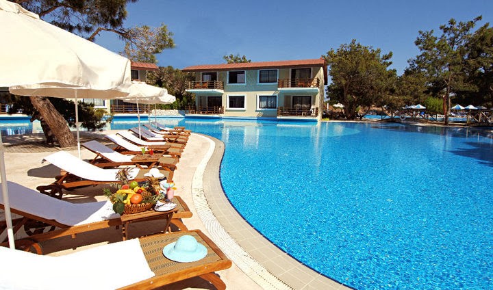 imagini hotel TITANIC LARA